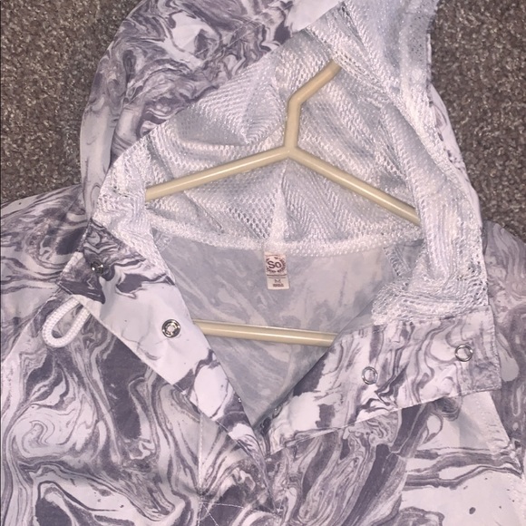 Windbreaker Hoodie - Picture 4 of 9